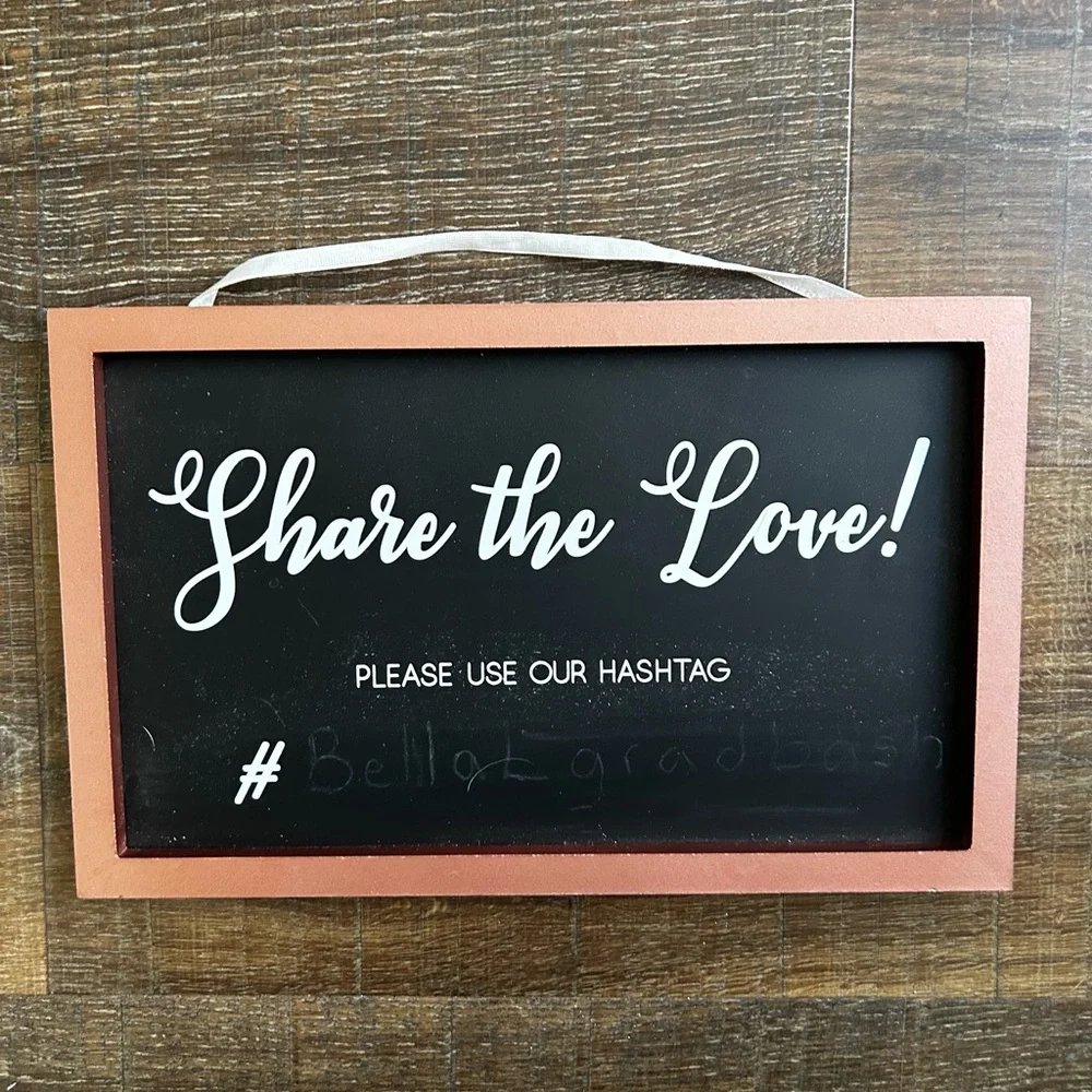 SHARE THE LOVE sign